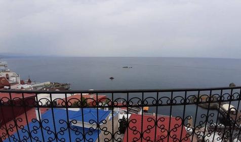 Апартаменты VIP с террасой и видом на море