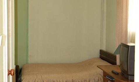 Трехместный двухкомнатный эконом (корпус 2,4). Отель Бастион. Республика Крым, г. Судак