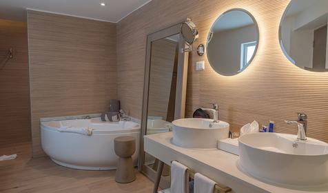 Honeymoon Suite