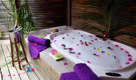 Sangu Jacuzzi Beach Villa