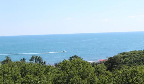 Коттедж шестиместный с большой верандой с видом на море