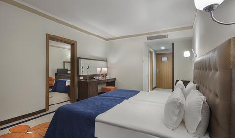 Club Family Room with One Bathroom