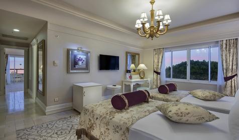 Deluxe Family Suite