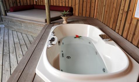 Jacuzzi Beach Villa