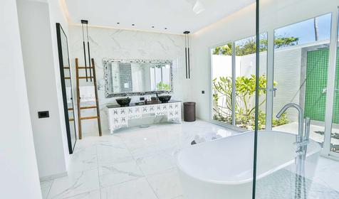 Jacuzzi Beach Villa