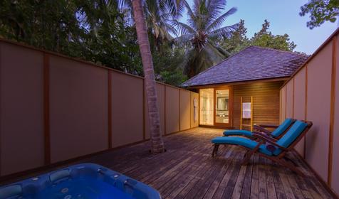 Jacuzzi Beach Villa