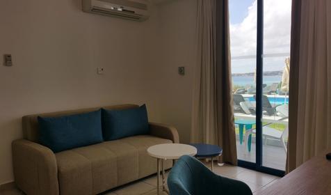 One Bedroom Suite Pool & Sea View