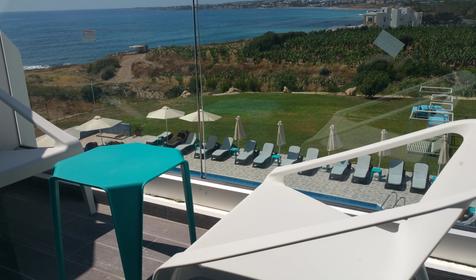 One Bedroom Suite Pool & Sea View