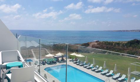 One Bedroom Suite Pool & Sea View