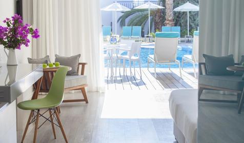 Swim Up Suite