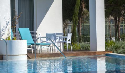 Swim Up Suite