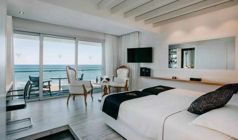 Deluxe Front Sea View with Balcony