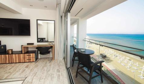 Grand Executive Suite Front Sea View With Balcony