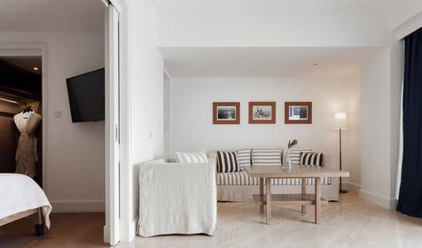 Deluxe One Bedroom Suite