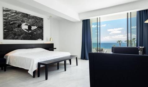 Deluxe Two Bedrooms Suite
