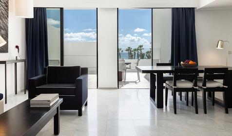 Deluxe Two Bedrooms Suite