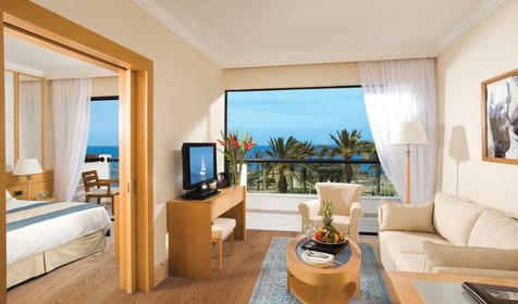 One Bedroom Suite Front Sea View