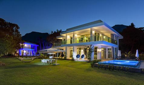 Villa Breezes Beach