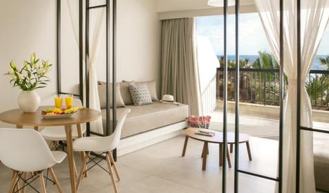 One Bedroom Suite Pool View / Side sea View
