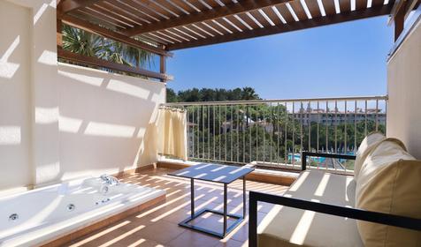 Superior Room with Jacuzzi On Balcony