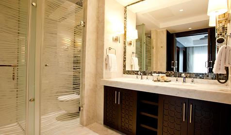 Swim Up Suite