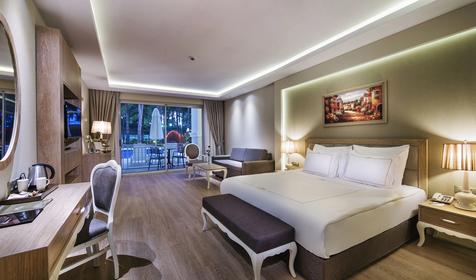 Jasmine Family Lagoon Room