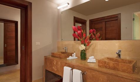 Preferred Club Honeymoon Suite