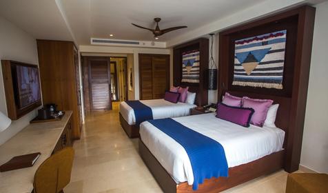 Preferred Club Junior Suite Swim-Out Pool View