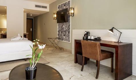 Master Suite Swim Out