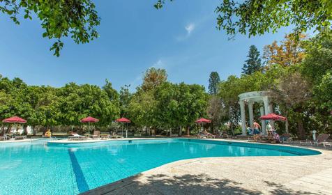 Crown Resort Henipa