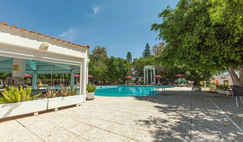 Crown Resort Henipa