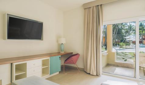Junior Suite Pool Access
