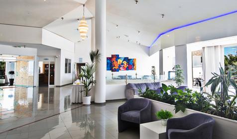 Adelais Bay Hotel