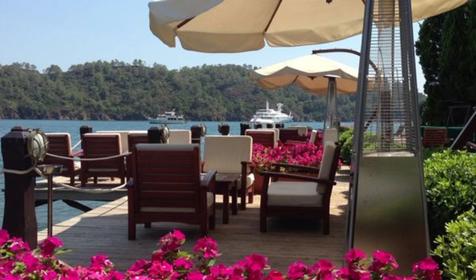 The Bay Beach Club
