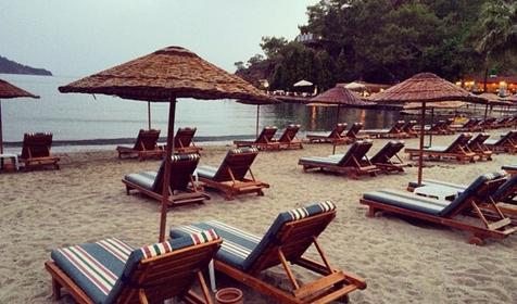 The Bay Beach Club