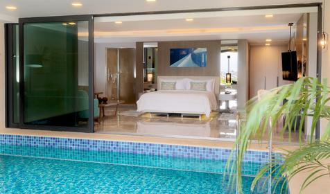 Grand Indoor Pool Suite