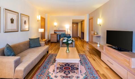 One Bedroom Suite Golf View