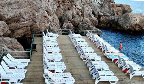 Adonis Hotel