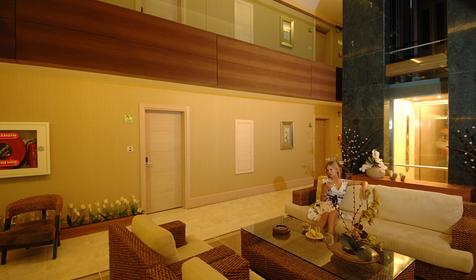 Ambassador Plaza Hotel