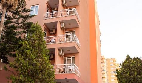 Lara Dinc Hotel