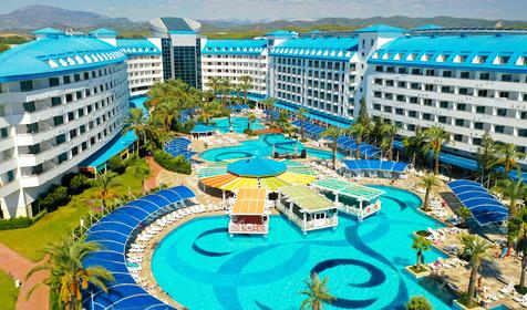 Crystal Admiral Resort Suites&Spa