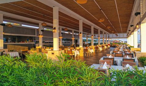 Crystal Admiral Resort Suites&Spa